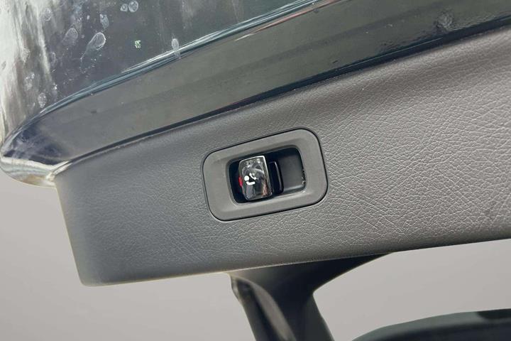 Grøn Mercedes EQS 450 fra 2023