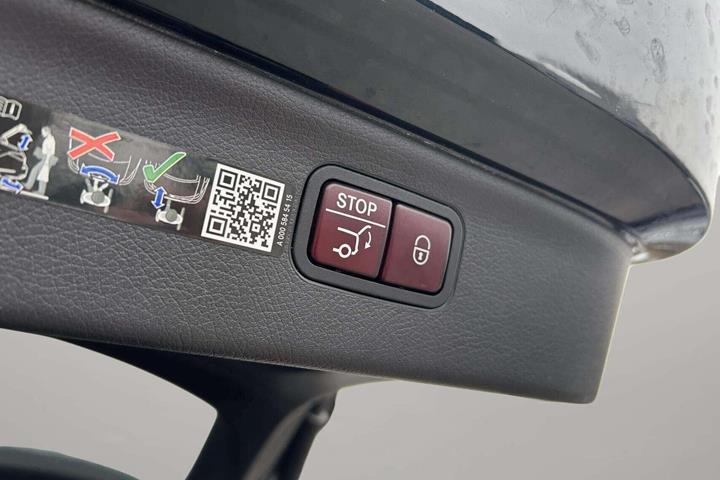Grøn Mercedes EQS 450 fra 2023