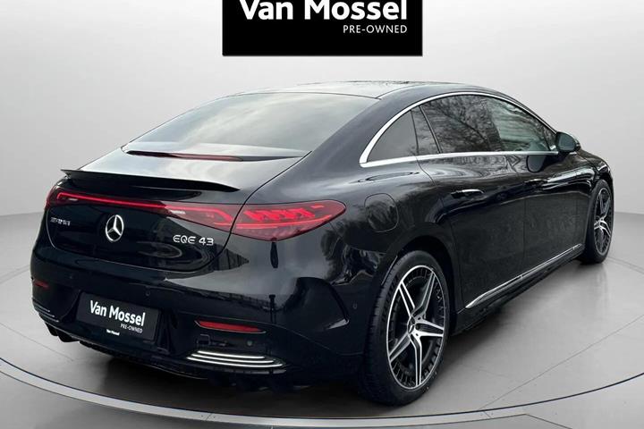 Sort Mercedes EQE 43 AMG fra 2023