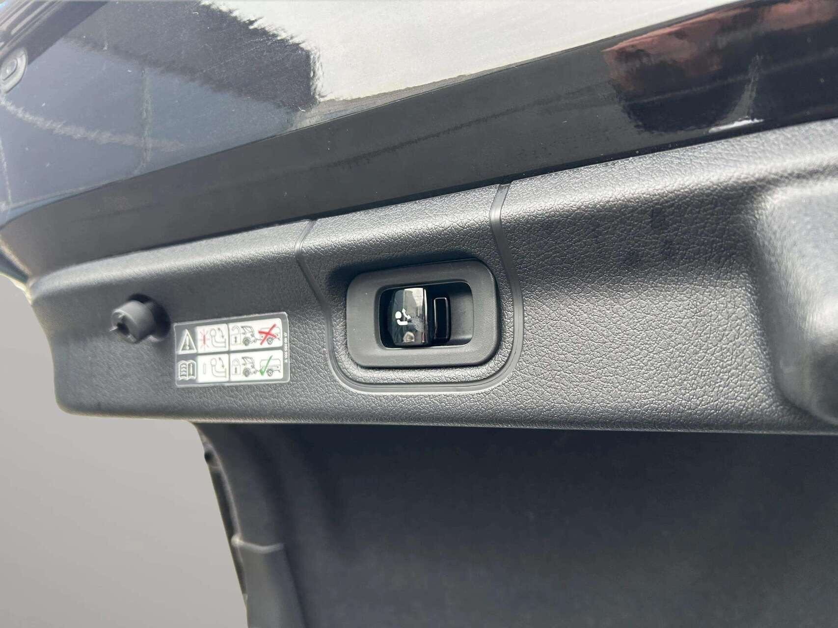 Sort Mercedes EQE 43 AMG fra 2023