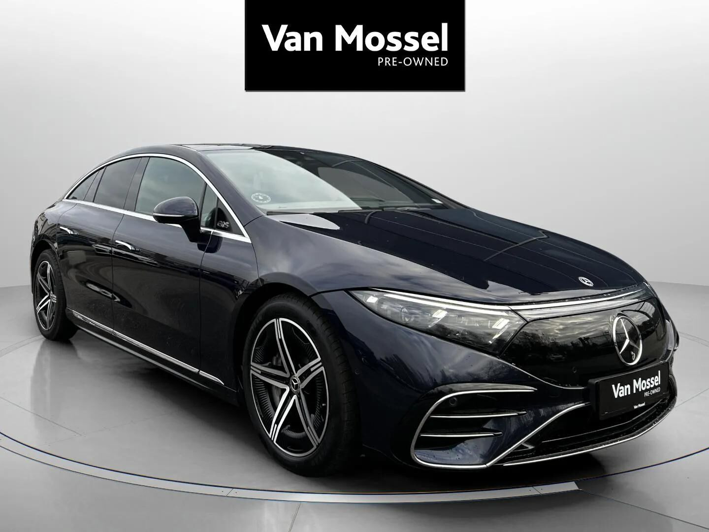 Blå Mercedes EQS 450+ fra 2023