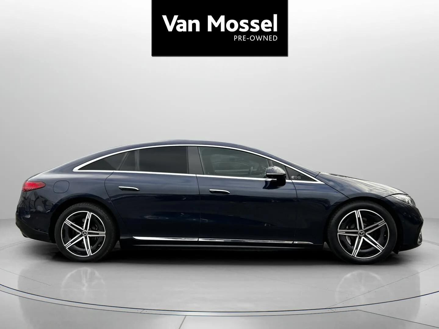 Blå Mercedes EQS 450+ fra 2023