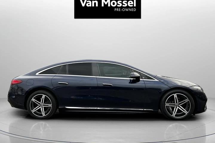 Blå Mercedes EQS 450+ fra 2023
