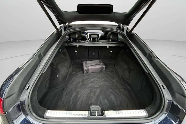 Blå Mercedes EQS 450+ fra 2023