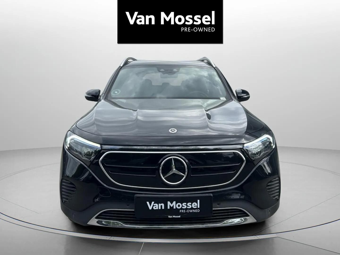 Sort Mercedes EQB 300 fra 2025