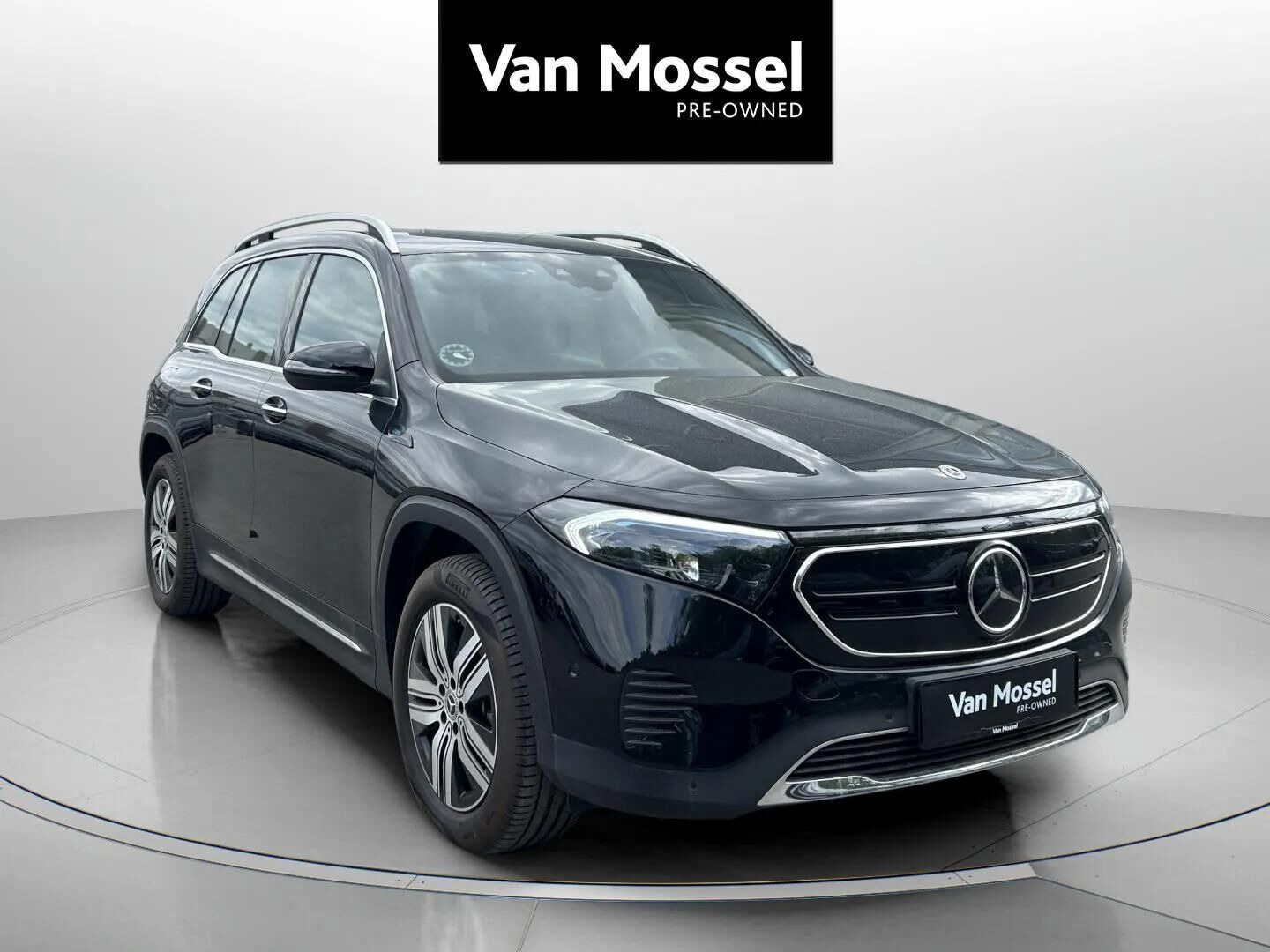 Sort Mercedes EQB 300 fra 2025