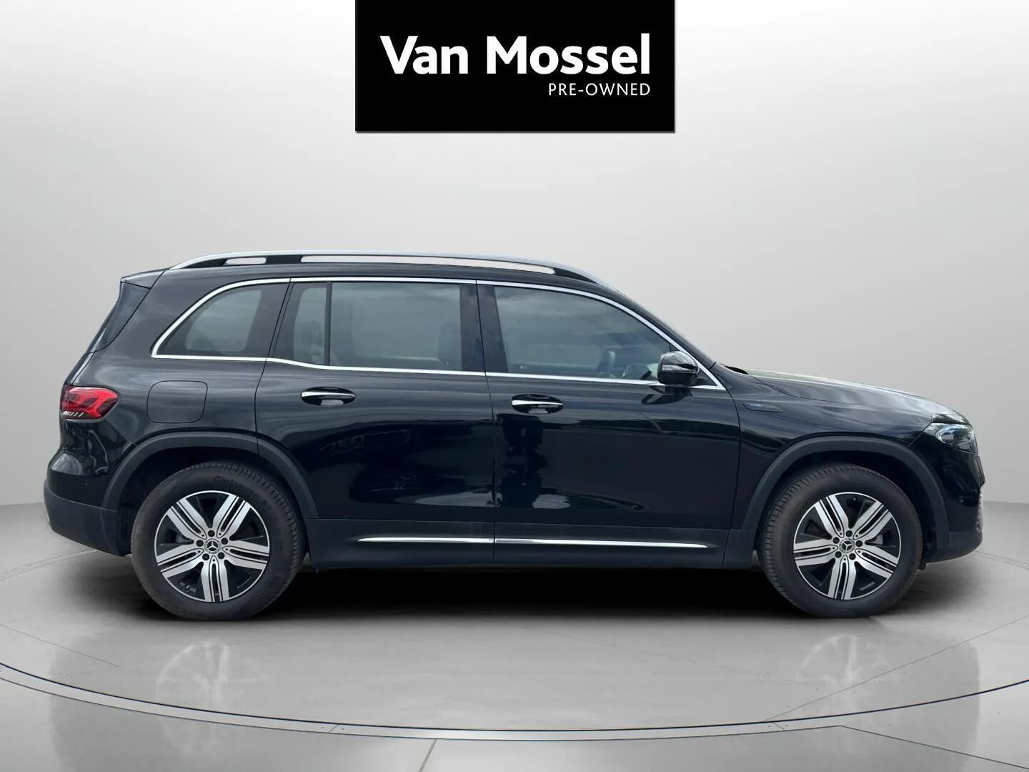 Sort Mercedes EQB 300 fra 2025