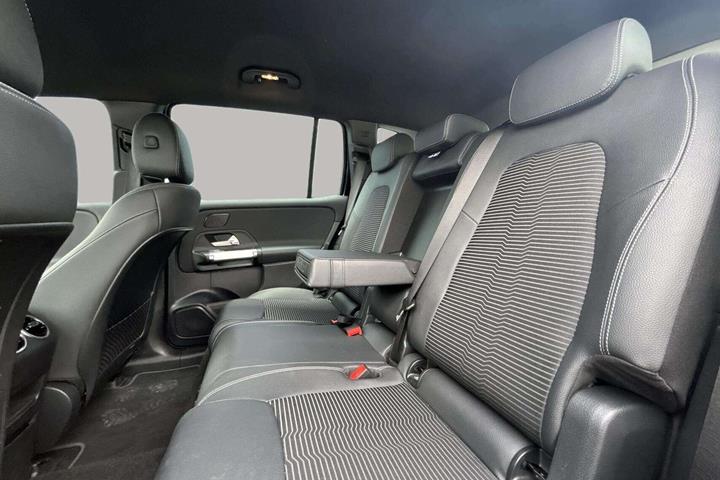 Sort Mercedes EQB 300 fra 2025