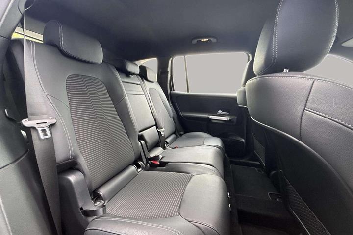Sort Mercedes EQB 300 fra 2025