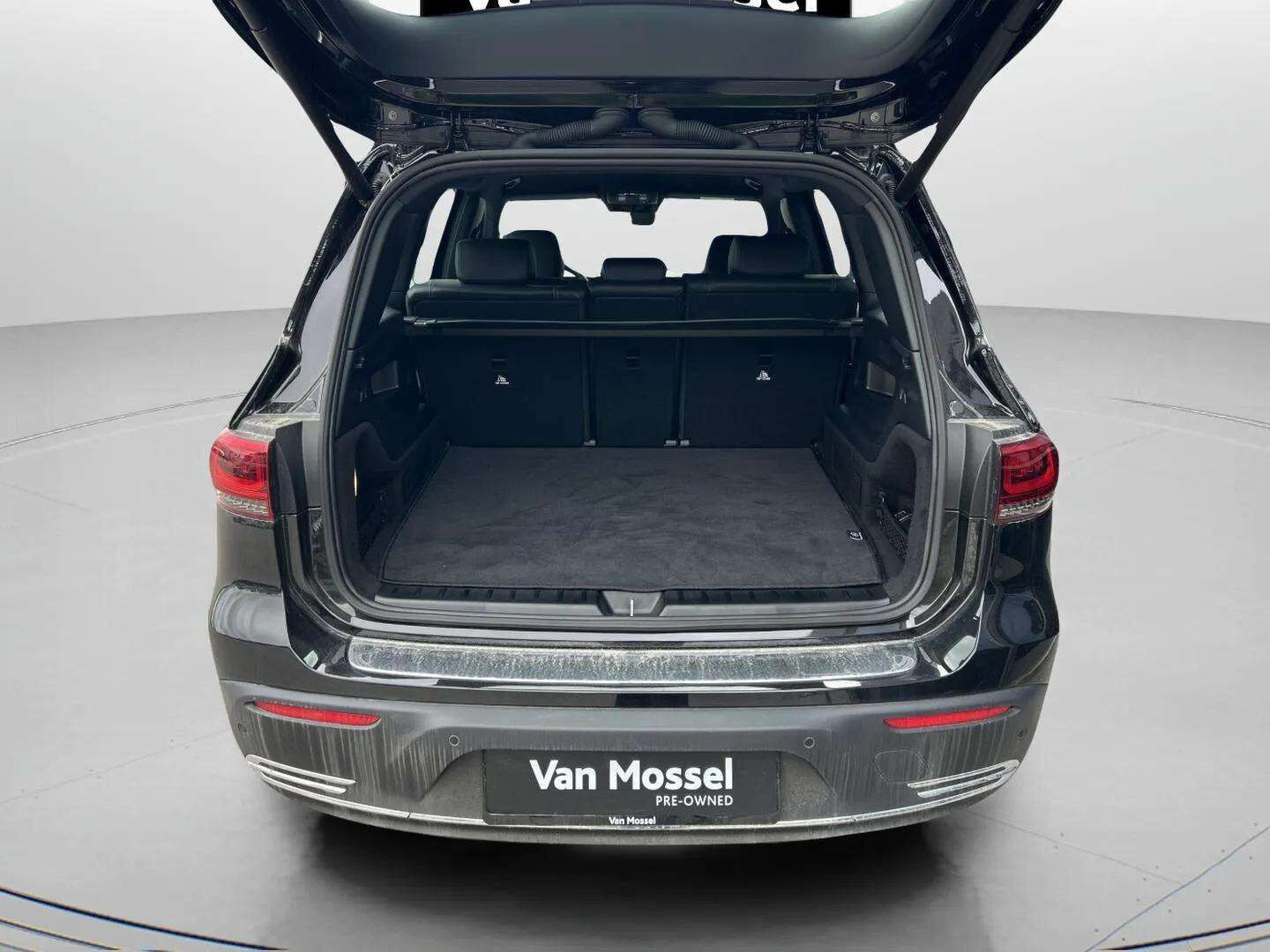 Sort Mercedes EQB 300 fra 2025