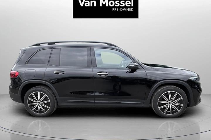 Sort Mercedes EQB 250+ fra 2025