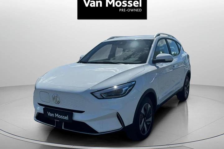 Hvid MG ZS EV fra 2023 set udefra