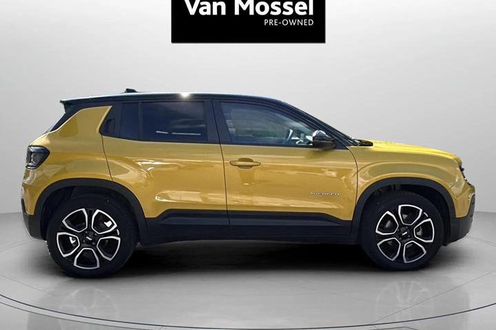 Gul Jeep Avenger fra 2023