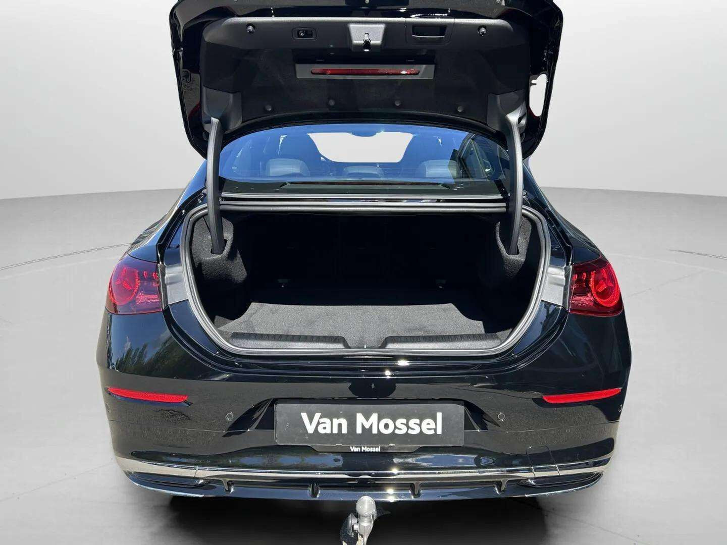 Sort Mercedes CLA250+ fra 2025