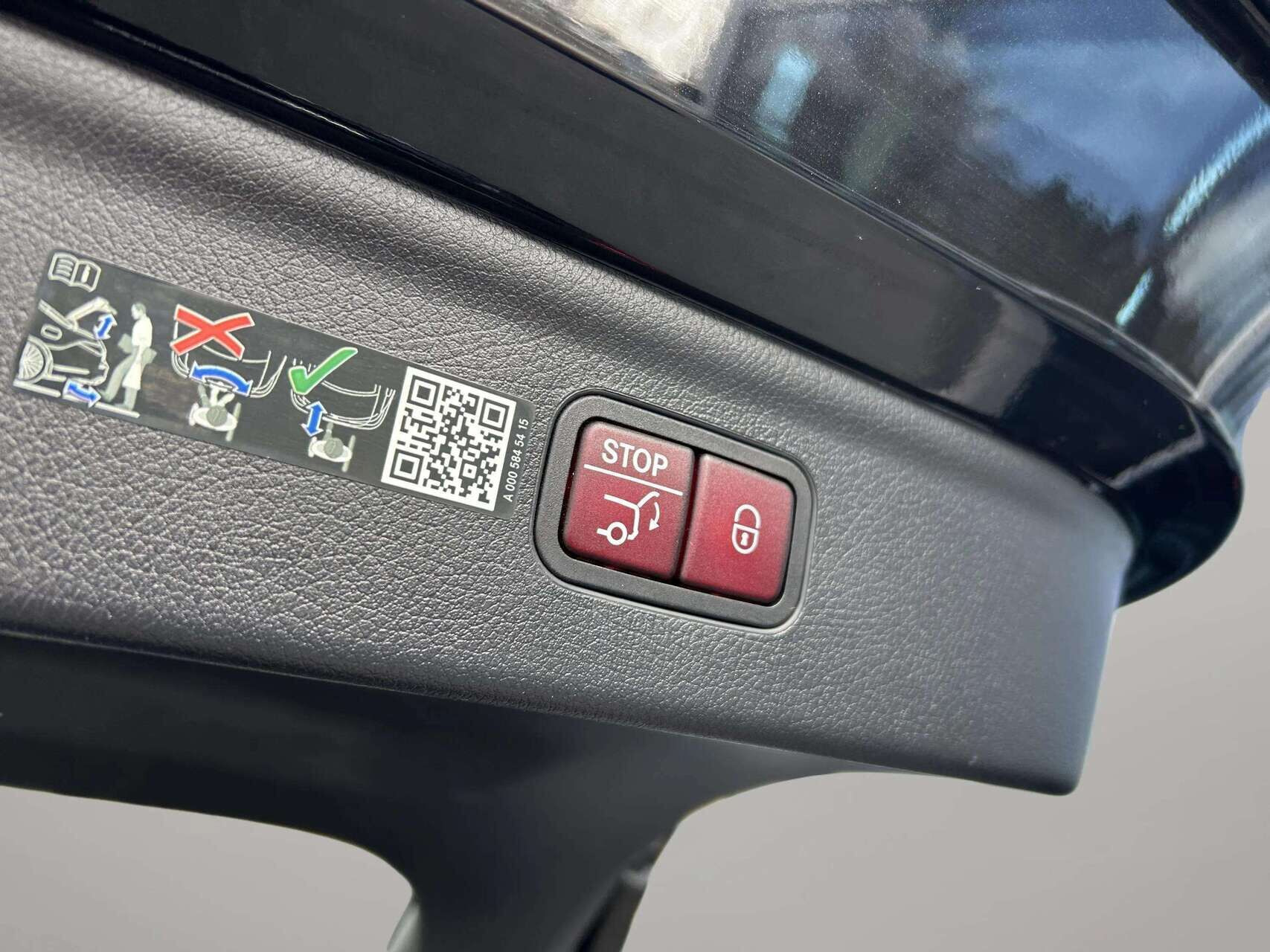 Sort Mercedes EQE 43 AMG fra 2023