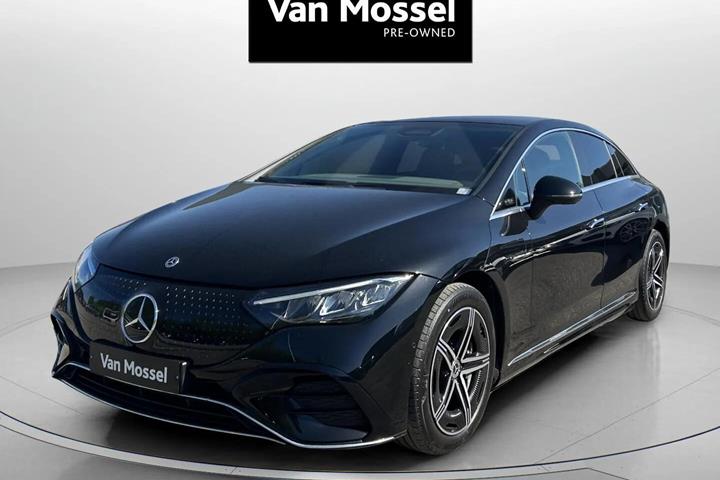 Sort Mercedes EQE 500 fra 2023 set udefra