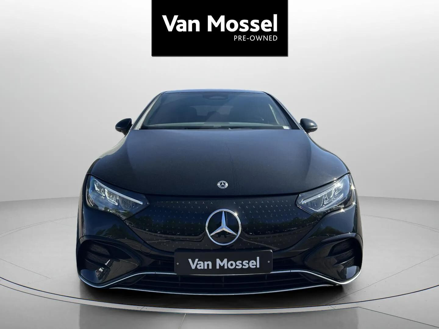 Sort Mercedes EQE 500 fra 2023