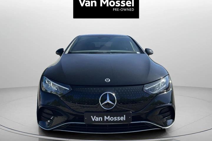Sort Mercedes EQE 500 fra 2023