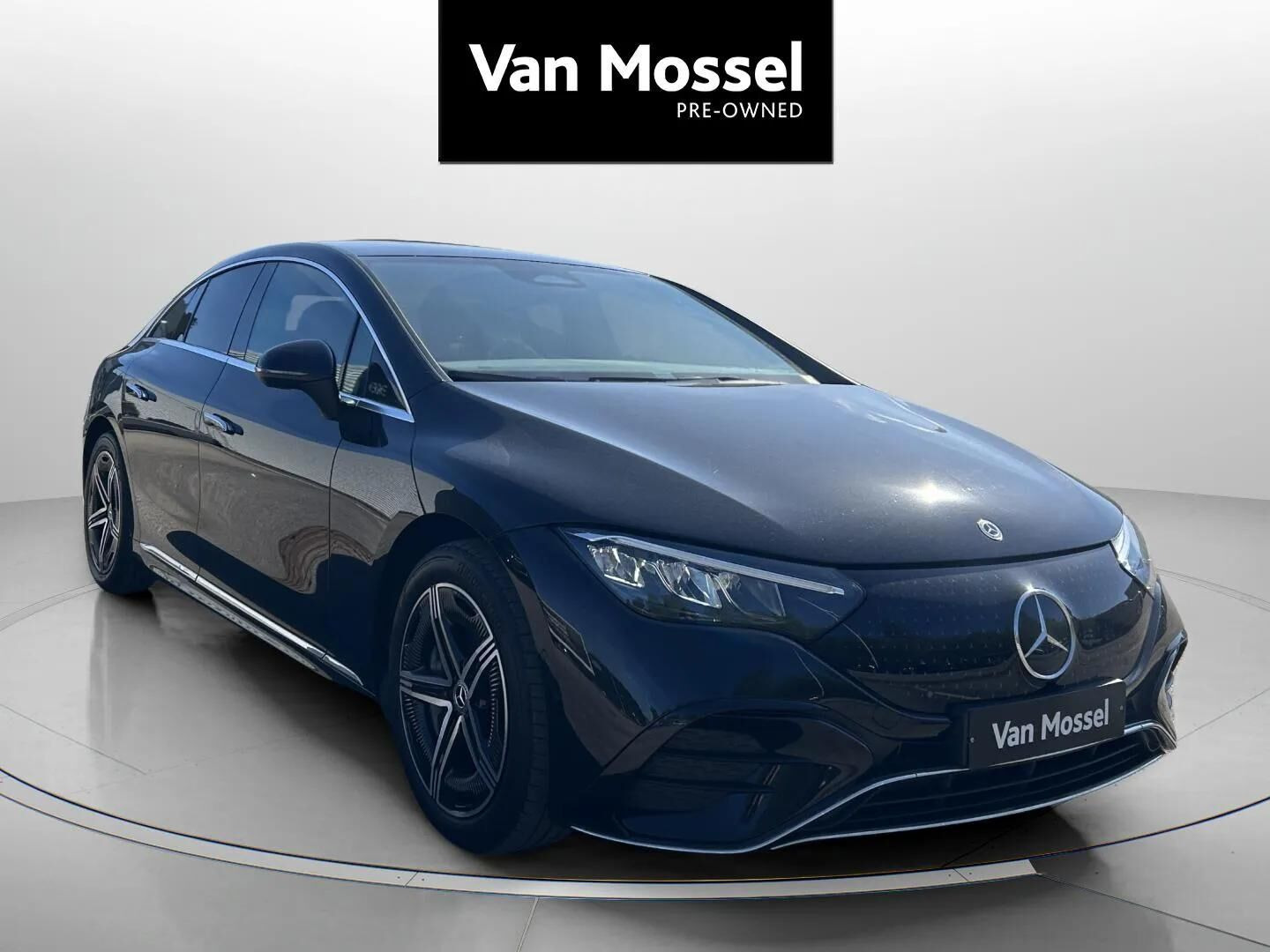 Sort Mercedes EQE 500 fra 2023