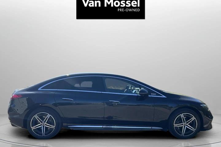 Sort Mercedes EQE 500 fra 2023