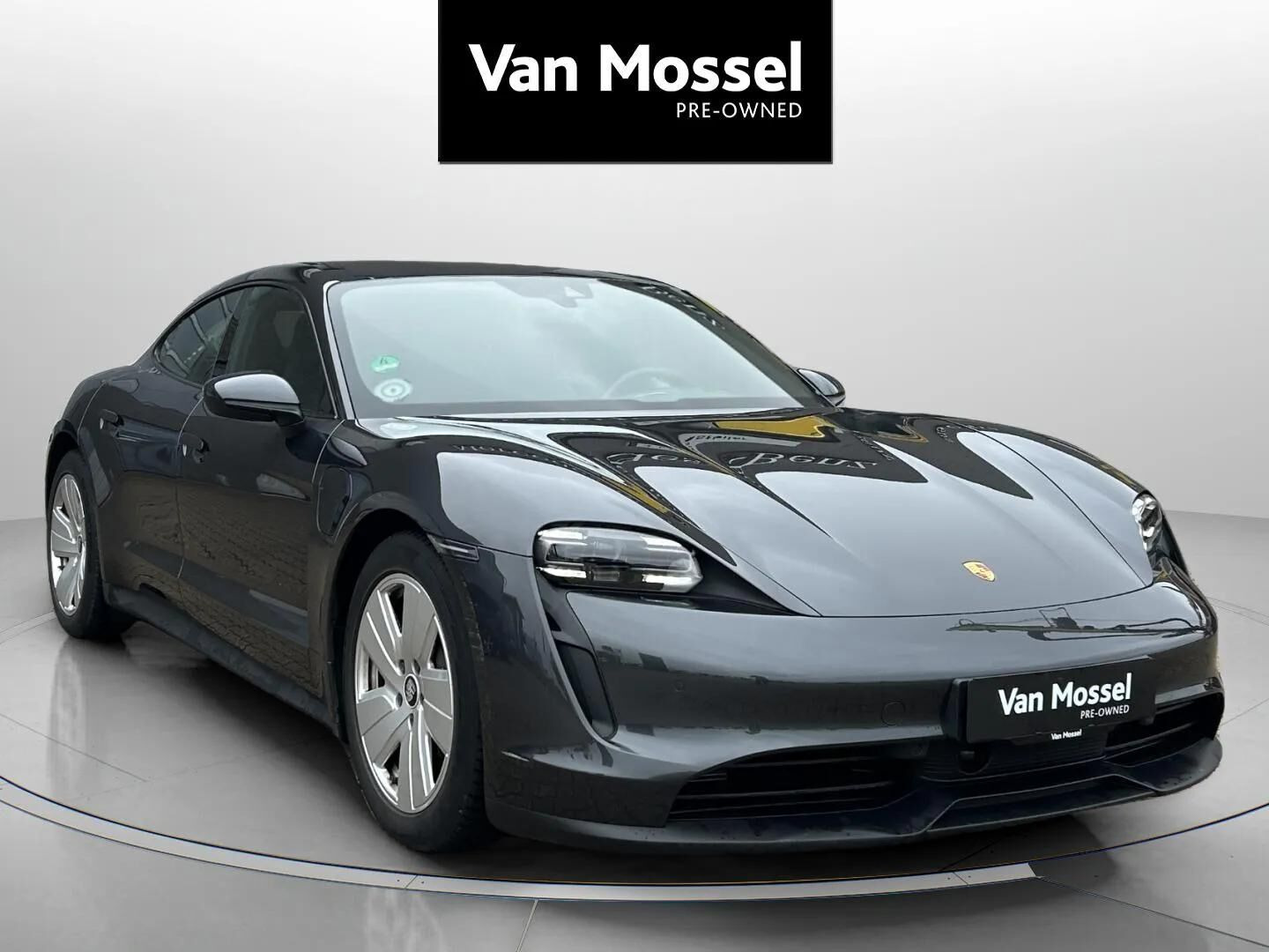 Grå Porsche Taycan fra 2021