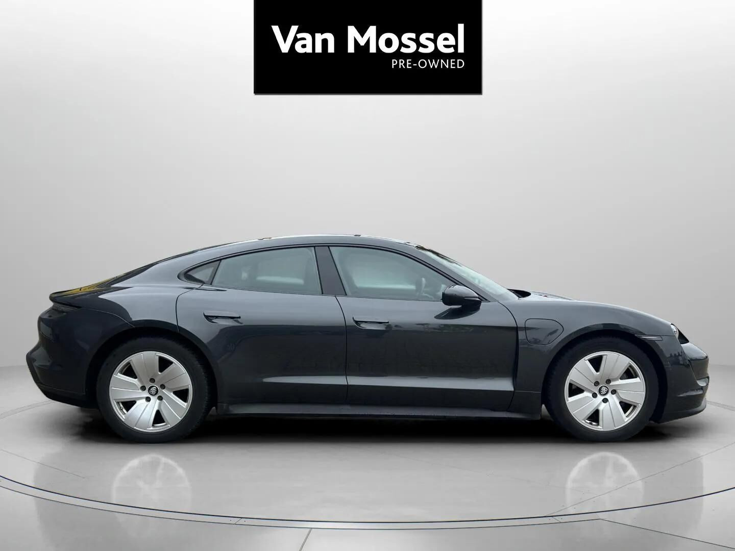 Grå Porsche Taycan fra 2021