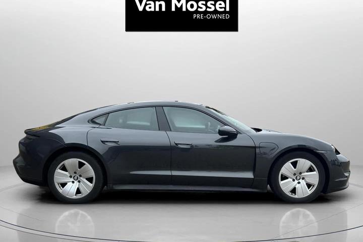 Grå Porsche Taycan fra 2021