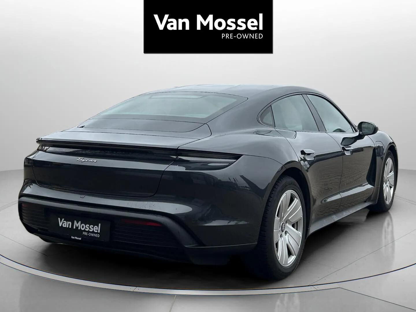 Grå Porsche Taycan fra 2021