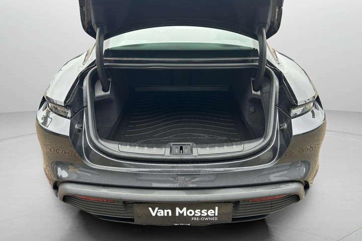 Grå Porsche Taycan fra 2021
