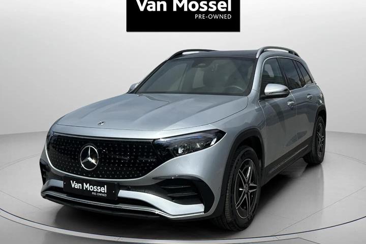 Sølv Mercedes EQB 250+ fra 2025 set udefra