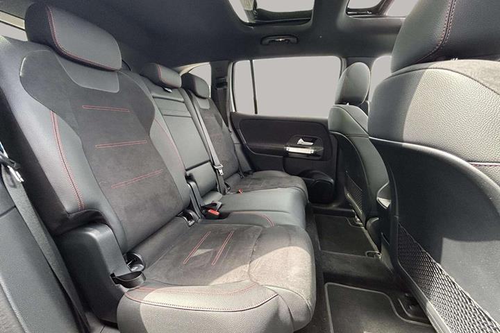 Sølv Mercedes EQB 250+ fra 2025