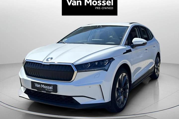 Hvid Skoda Enyaq fra 2022 set udefra
