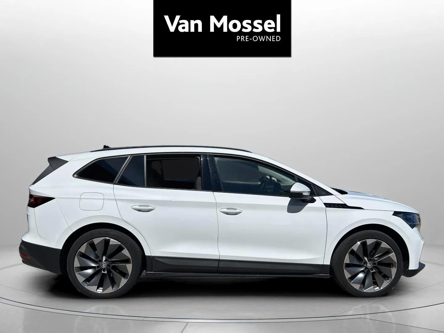 Hvid Skoda Enyaq fra 2022