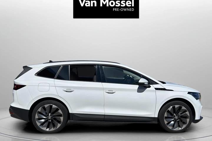 Hvid Skoda Enyaq fra 2022