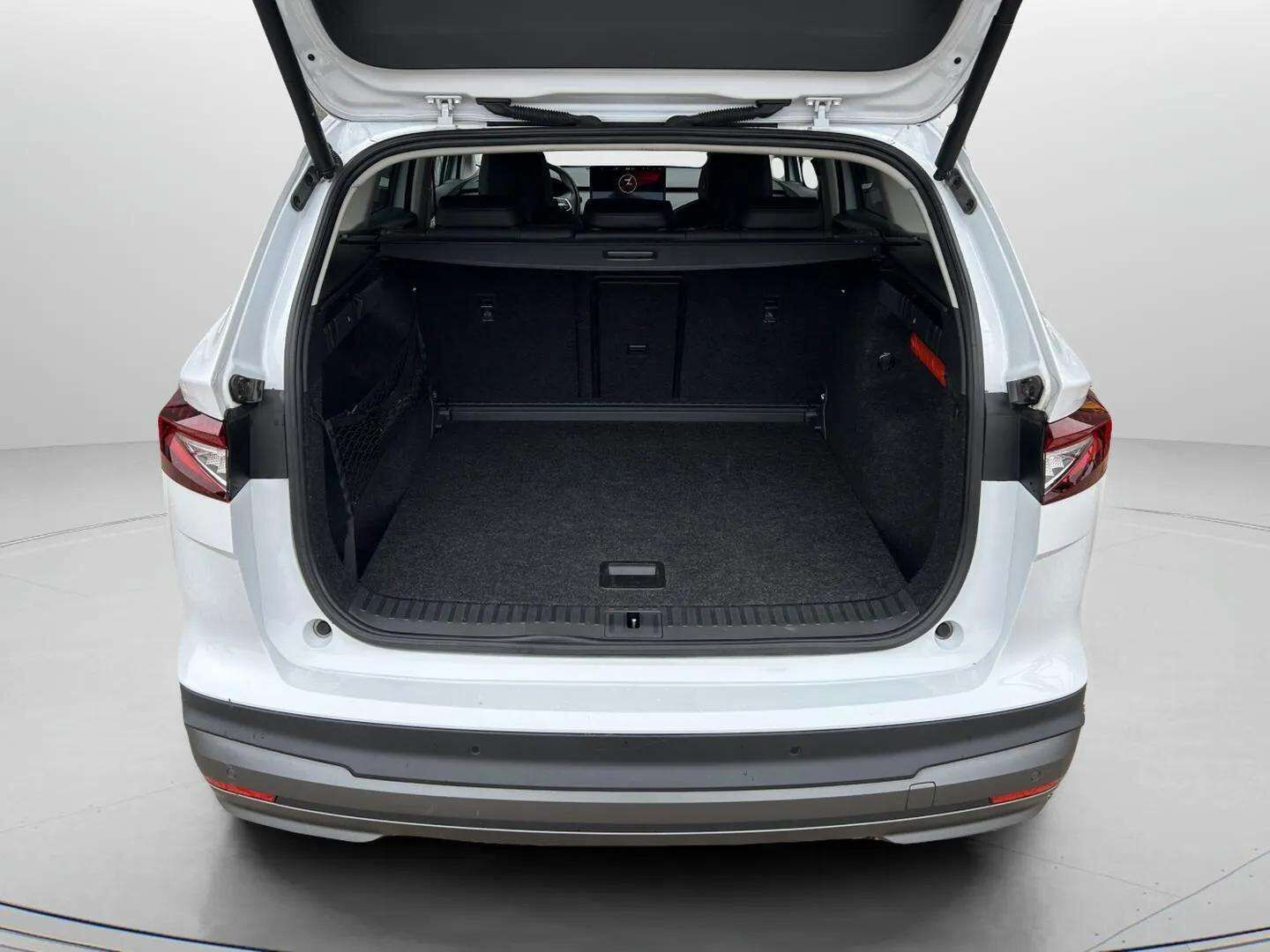 Hvid Skoda Enyaq fra 2022