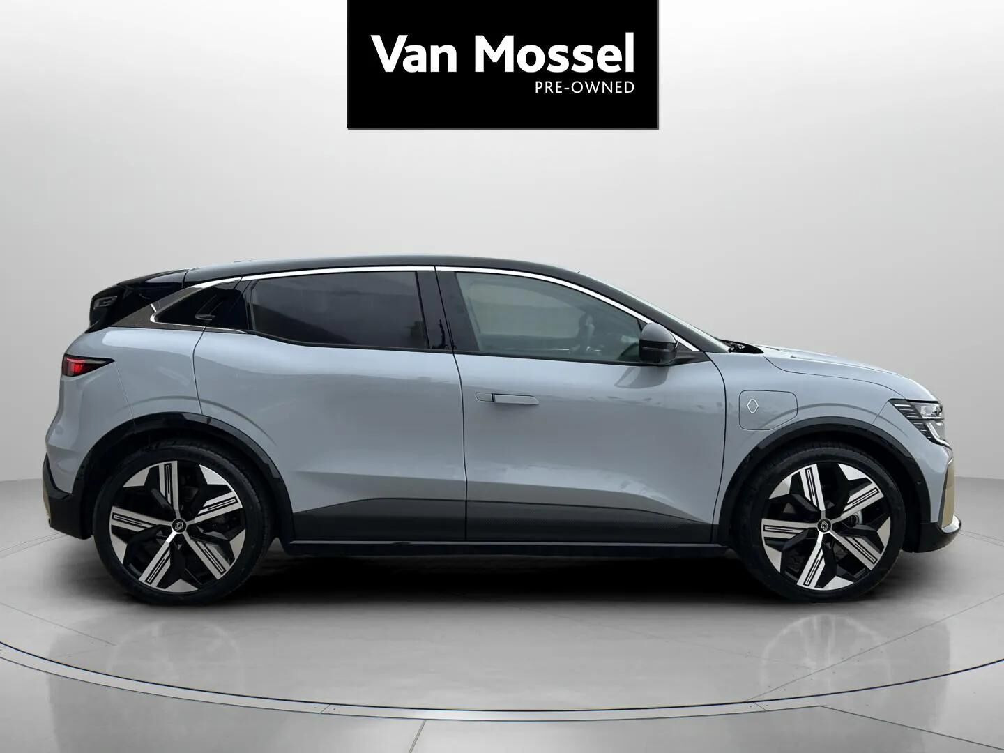 Grå Renault Mégane fra 2024