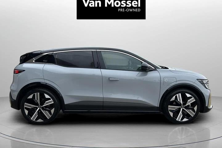 Grå Renault Mégane fra 2024