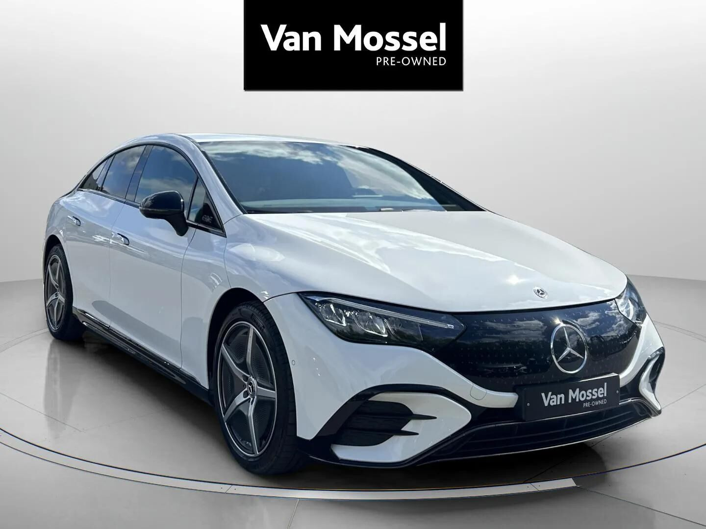 Hvid Mercedes EQE 350+ fra 2025