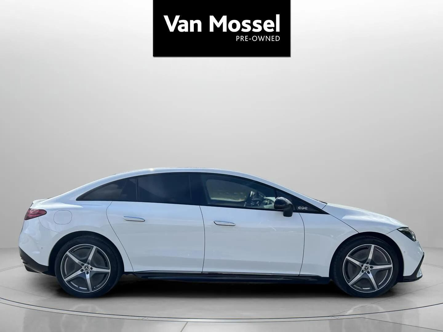 Hvid Mercedes EQE 350+ fra 2025