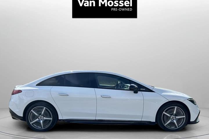 Hvid Mercedes EQE 350+ fra 2025