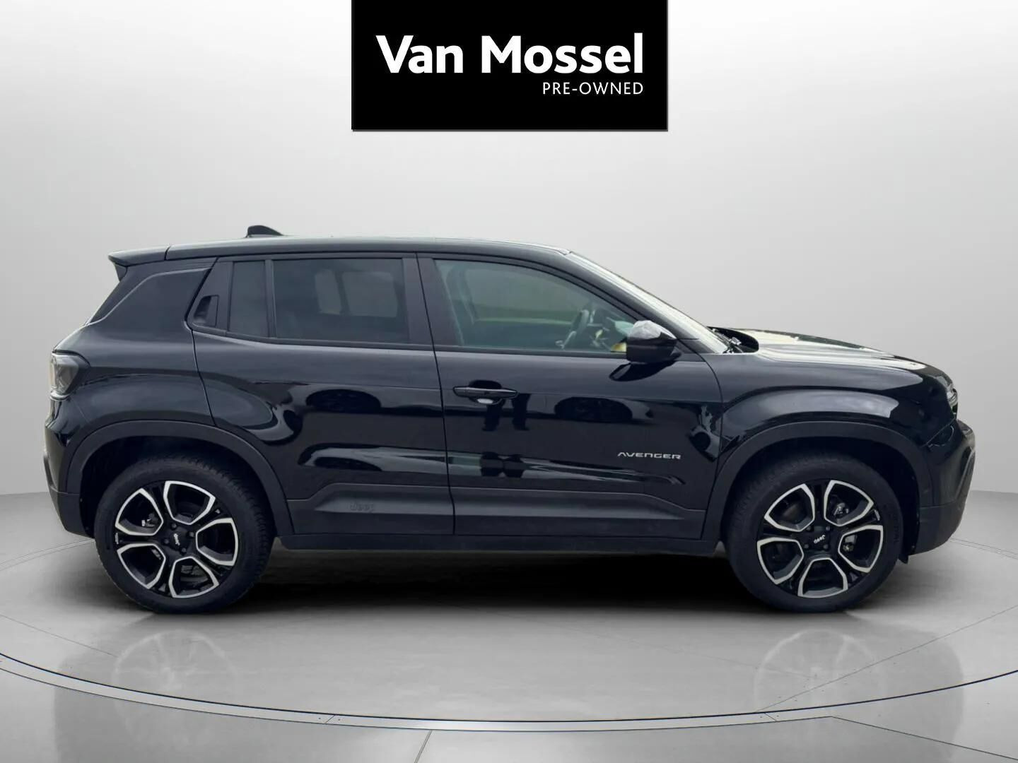Sort Jeep Avenger fra 2023