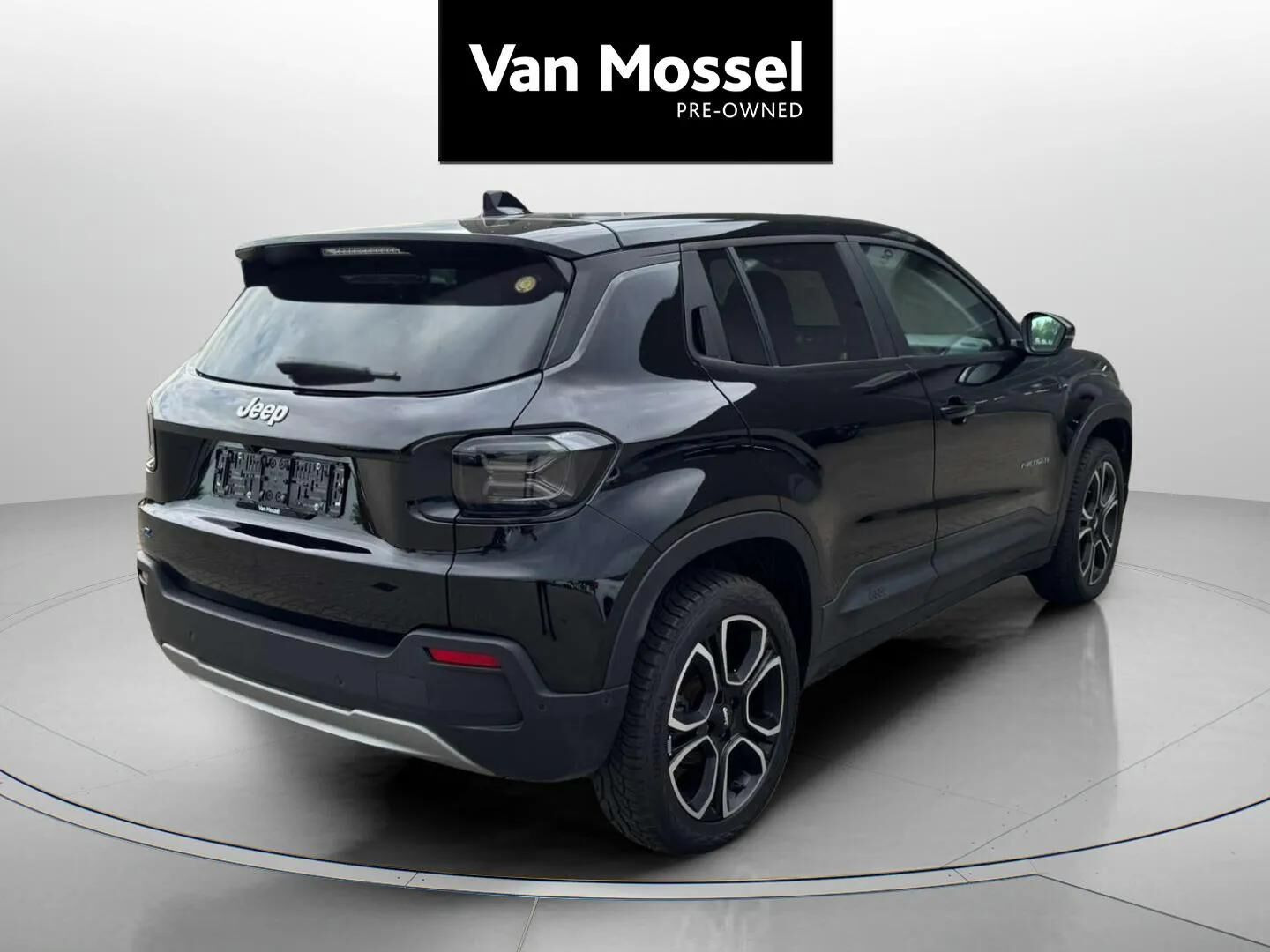 Sort Jeep Avenger fra 2023