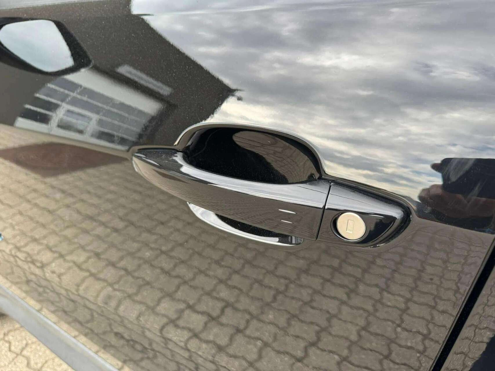 Sort Jeep Avenger fra 2023
