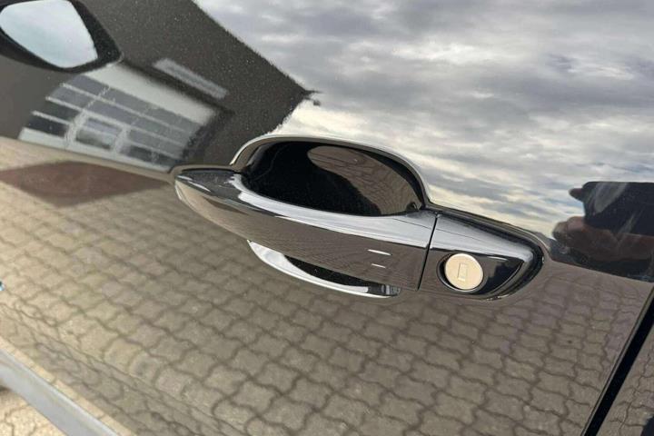 Sort Jeep Avenger fra 2023