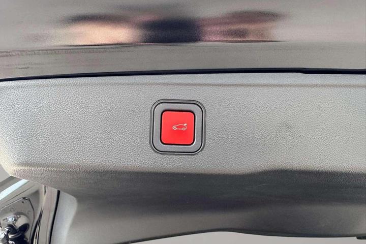 Sort Jeep Avenger fra 2023