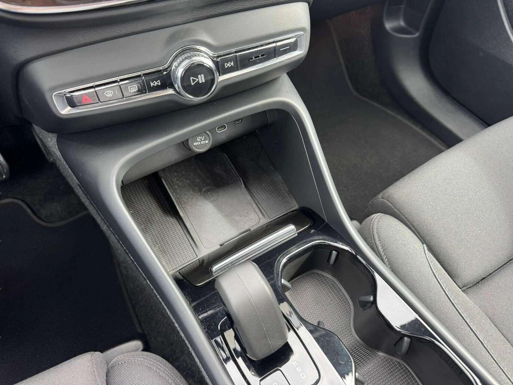 Hvid Volvo C40 fra 2023