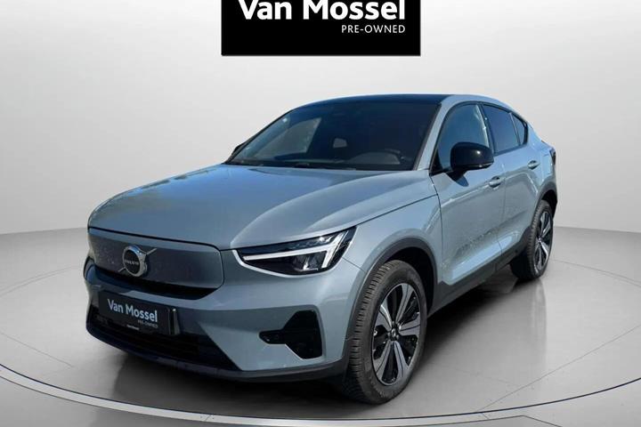 Grå Volvo C40 fra 2023 set udefra