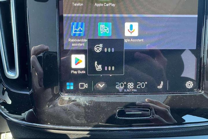 Grå Volvo C40 fra 2023