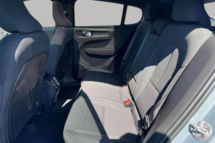 Grå Volvo C40 fra 2023
