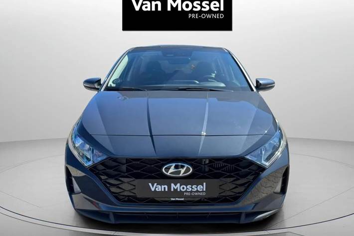 Grå Hyundai i20 fra 2023
